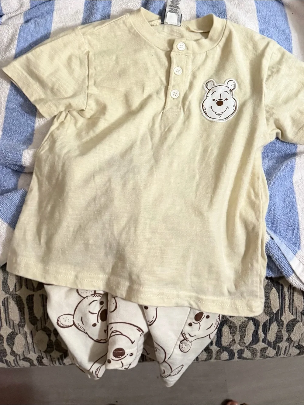 Winnie the Pooh Size 3t Short Sleeve Henley Shirt with Winnie  Pooh Print Shorts